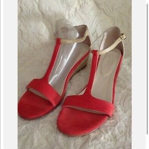 Cute used Boden T strap leather sandals low heel sz 9.5M